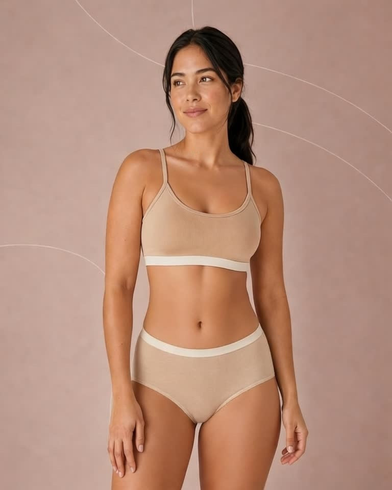 Modelo con conjunto de la colección Femenino